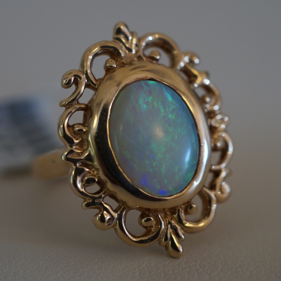 14KY Gold 11 x 9mm Oval Genuine Opal Ring - Picture 3 of 7